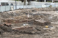 838468 Gezicht op een gedeelte van de archeologische opgraving aan de noordzijde van het Smakkelaarsveld te Utrecht. Er ...